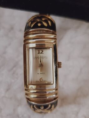Joan Rivers Gold and Black Wall Accent